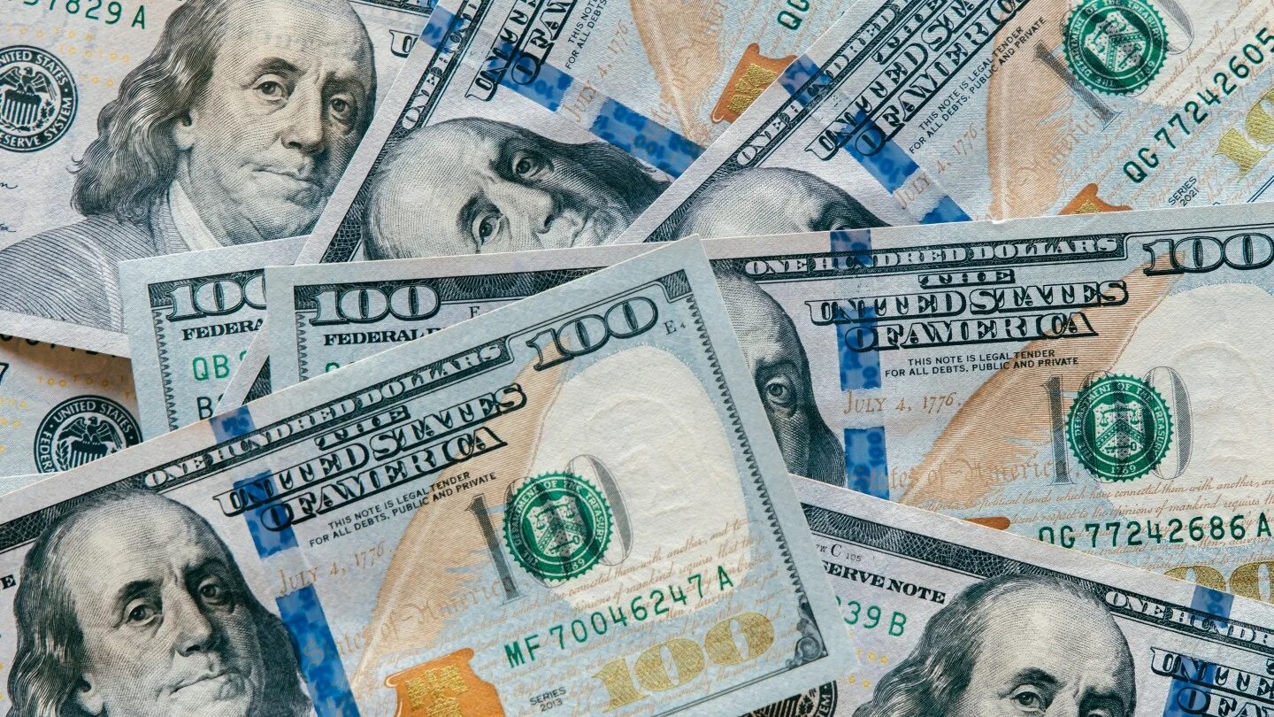 NFL Projects 2026 Salary Cap Nears $301M–$306M Per Team