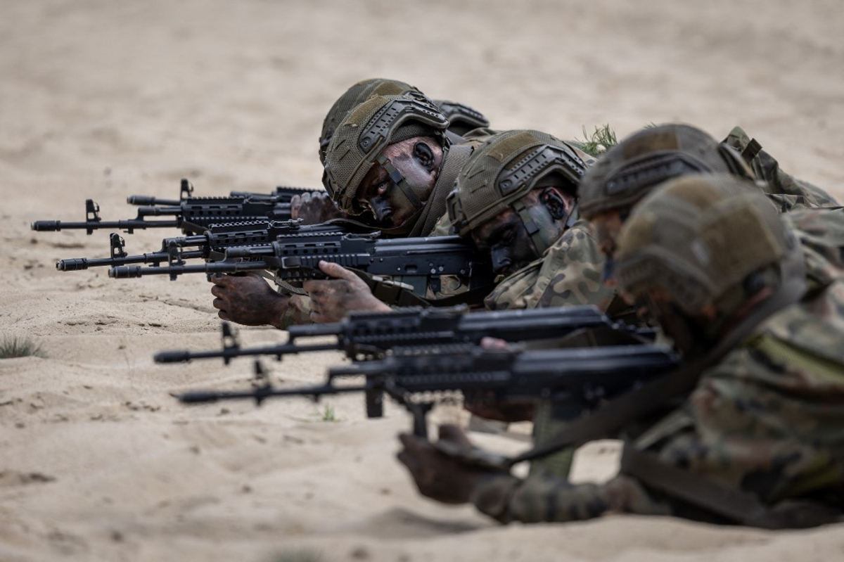 Featured image for Poland Mobilizes Military Training Amid Russia Threat