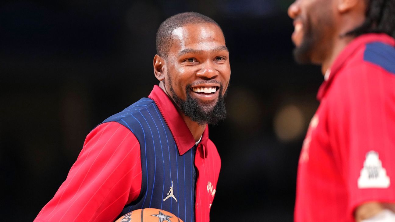 "Kevin Durant's Leadership Under Fire: Reactions from NBA Legends and Suns' Coach"