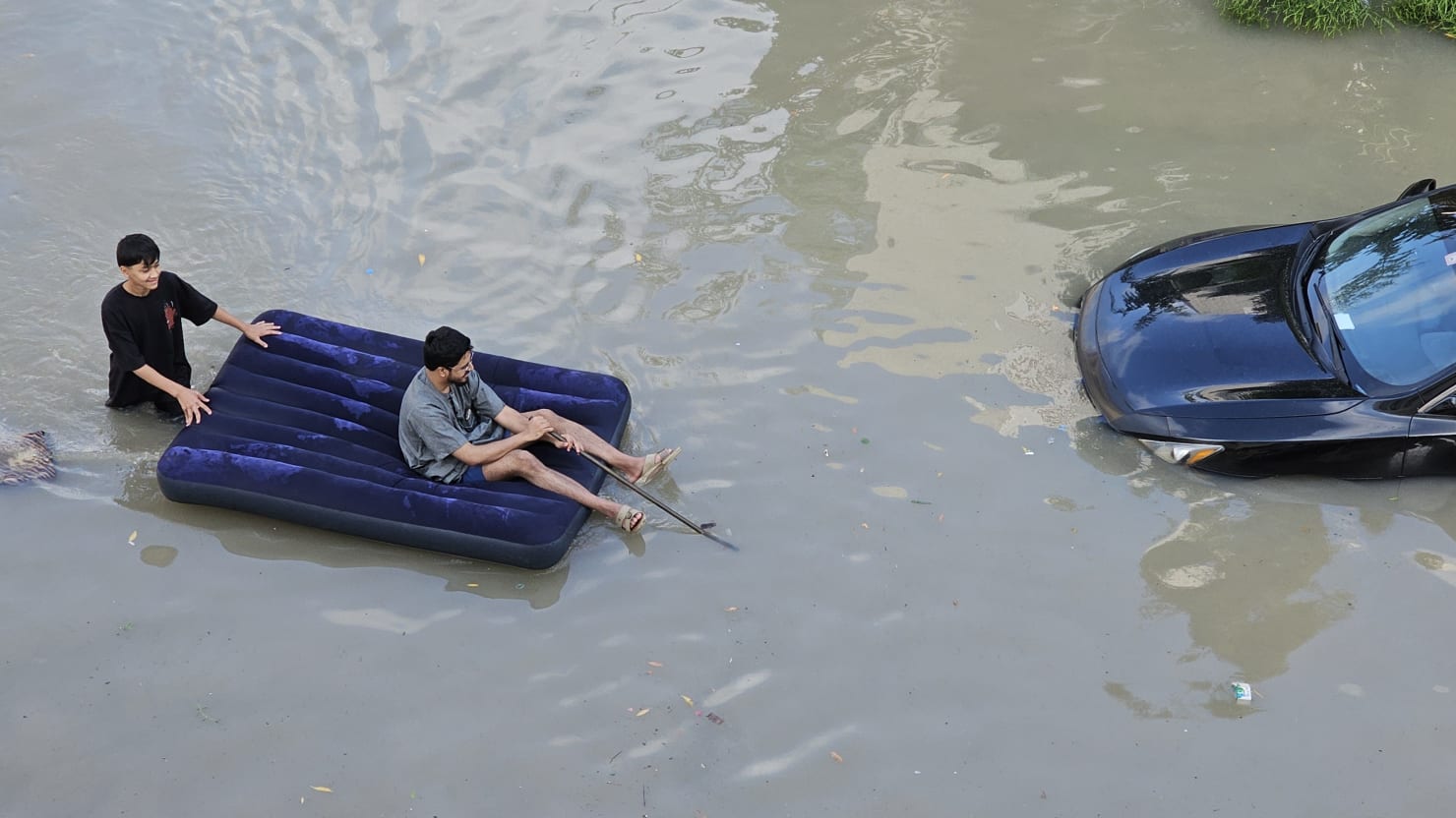 "Extreme Weather Chaos: Floods Hit Dubai, Sparking Climate Change Concerns"