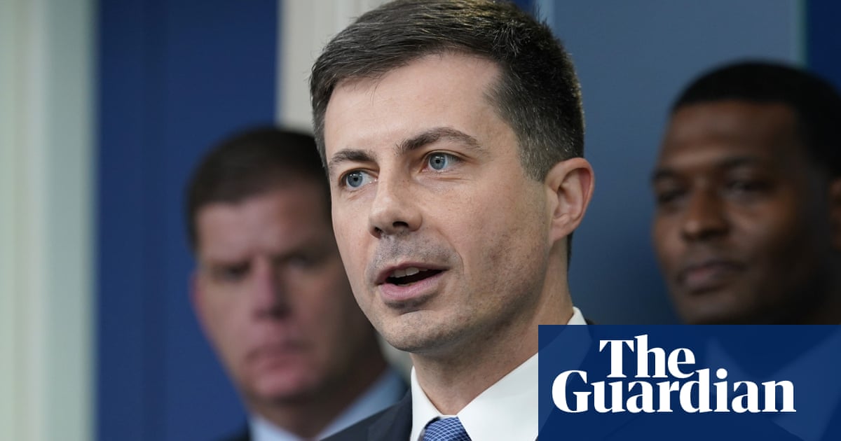 "US Government Raises Concerns Over Tesla Drivers Using VR Headsets"