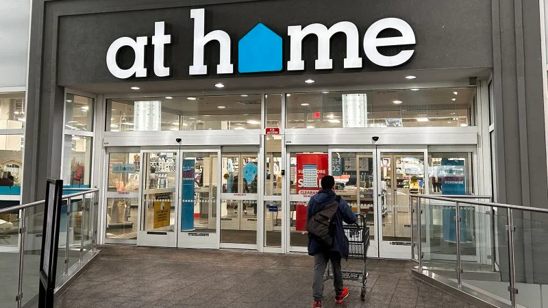 Home Goods Retailers Face Bankruptcy and Store Closures Amid Tariff Challenges