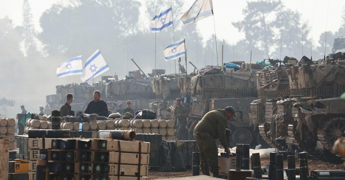 "Israel Escalates Strikes with Aircraft and Tanks Amid Troop Reduction Plans"