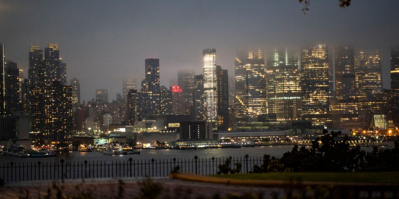 Featured image for German Bank Shares Plummet as U.S. Commercial Real Estate Faces Dire Warning