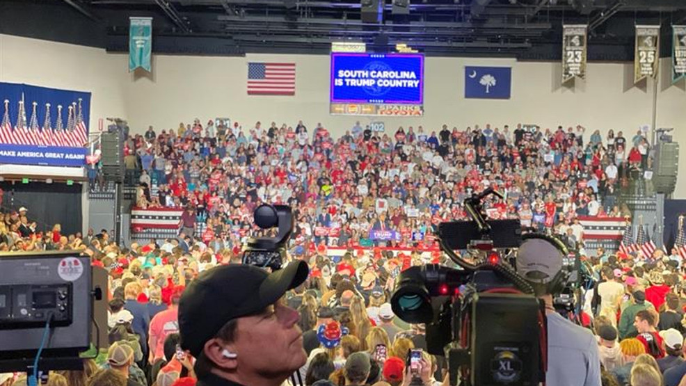 "Donald Trump Visits Conway Before SC Republican Primary"