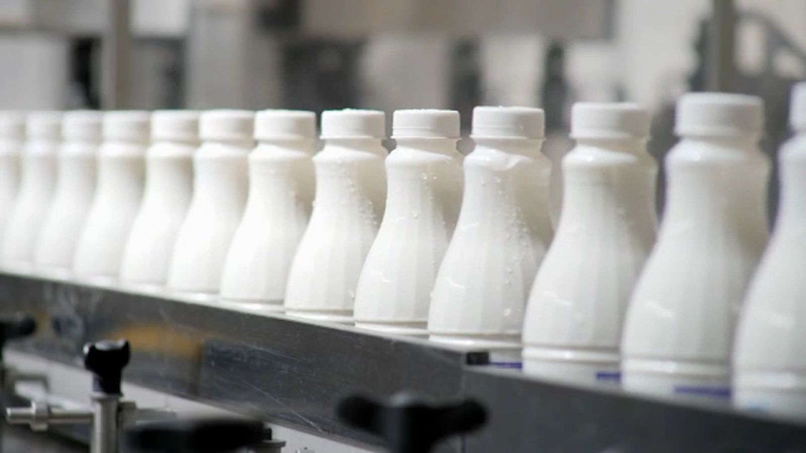 California Raw Milk Recalled Over Bird Flu Concerns