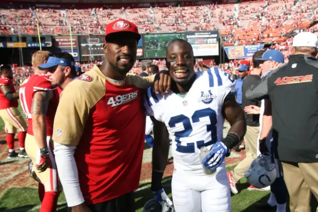 Featured image for "NFL Veteran Vernon Davis Mourns Brother Vontae's Tragic Death"