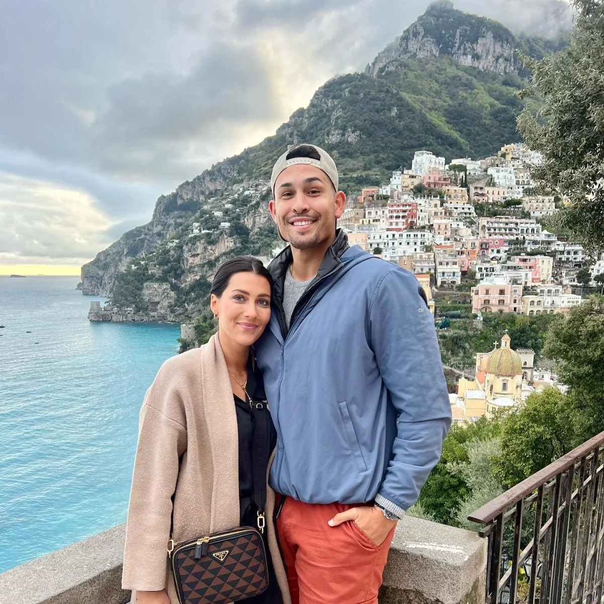 Featured image for 'Bachelor' Couple Becca Kufrin and Thomas Jacobs Expecting First Child Together.