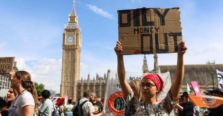 Featured image for Controversial Approval: UK Greenlights Massive North Sea Oilfield Development