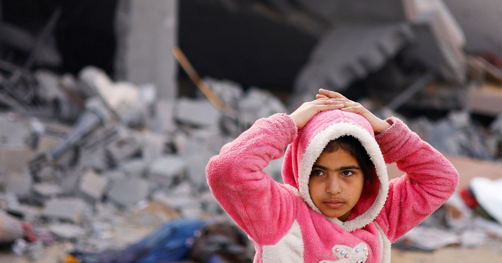 "Israeli Raid on Nasser Hospital in Gaza Leads to Patient Deaths and Power Cuts"