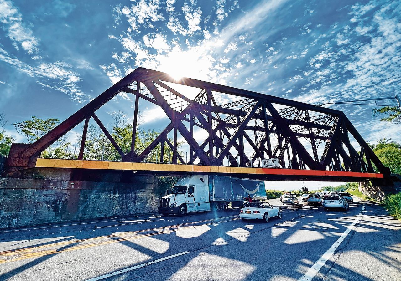 NY Implements Changes to Onondaga Lake Parkway to Prevent Bridge Collisions