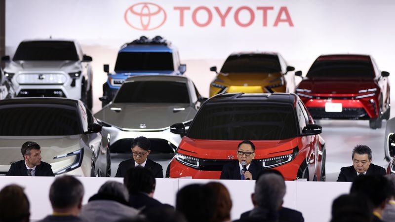 Toyota's Profits Soar on Weak Currency and Strong Hybrid Demand