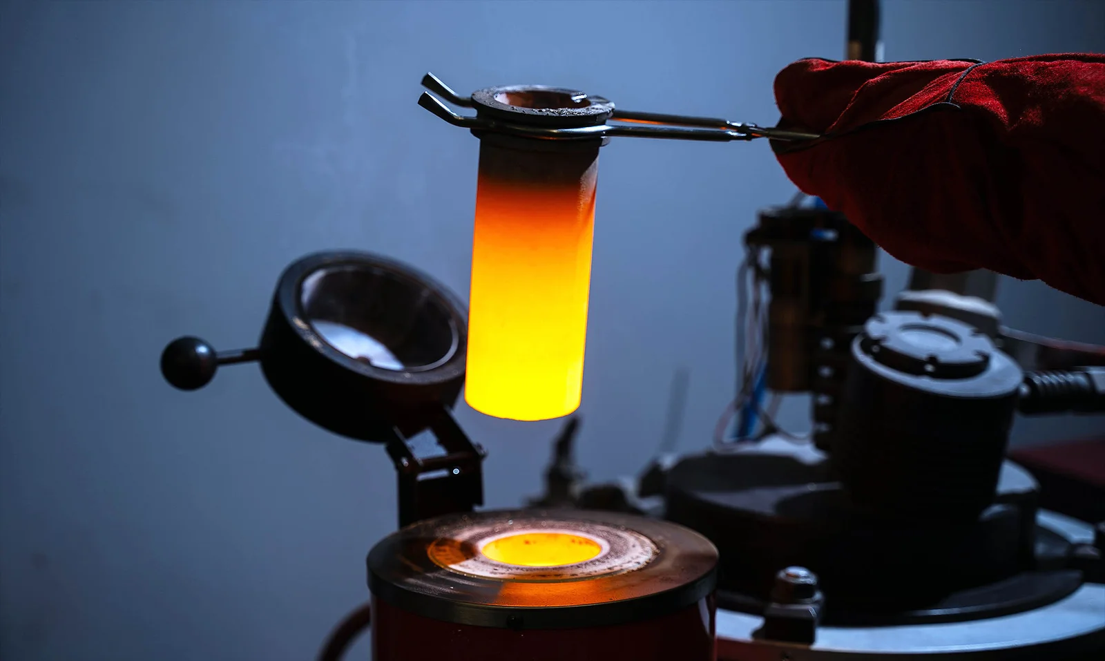 Fleeting alchemy: lead briefly becomes gold in the LHC