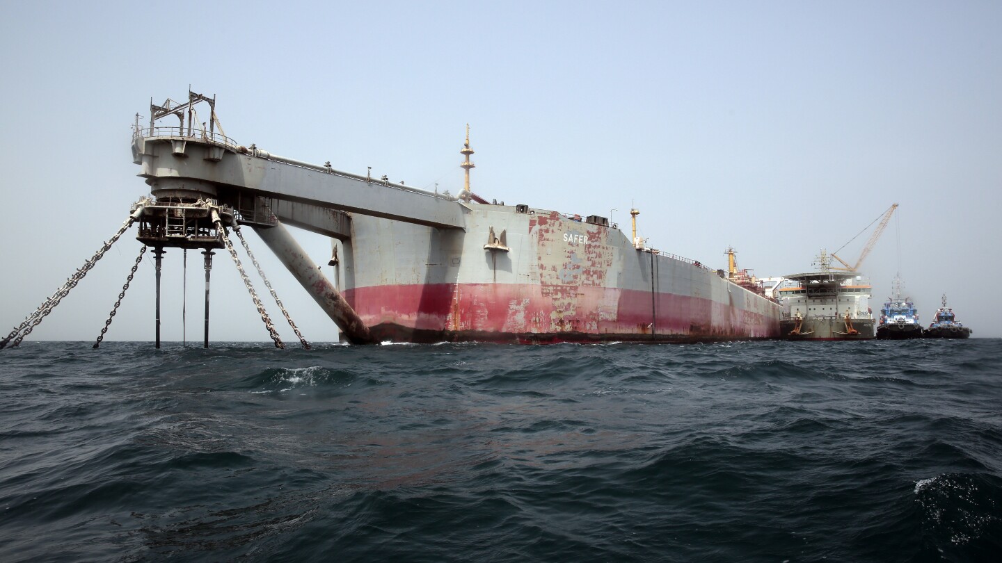 UN-led Salvage Team to Extract Oil from Decaying Yemeni Tanker