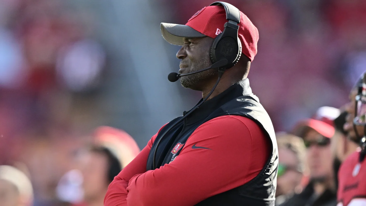 "Saints Dominate Buccaneers, Shaking Up NFC South as Playoff Hopes Hang in Balance"