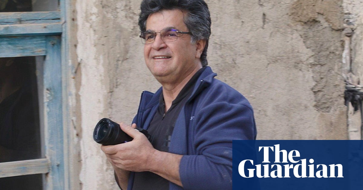 Featured image for Jafar Panahi breaks 14-year travel ban, leaves Iran.