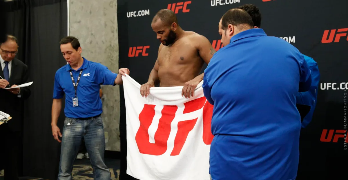 Featured image for Cormier Blames Rockhold for UFC 210 Towel-Gate