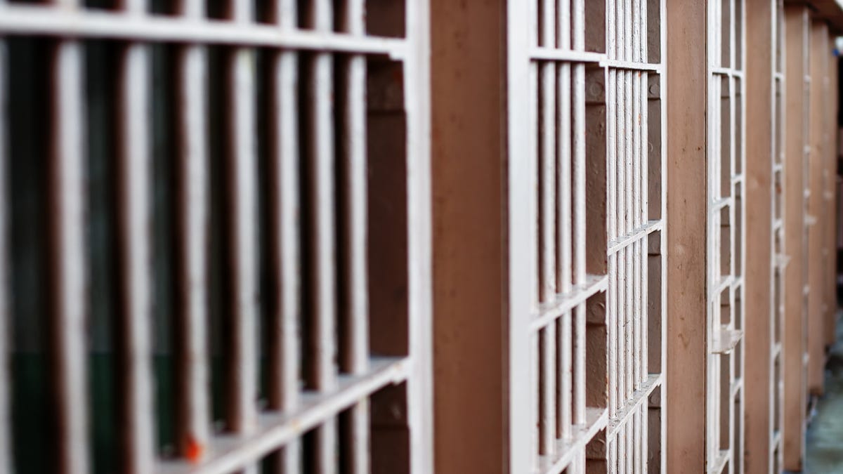 Featured image for Negligent Prison Lieutenant Receives Prison Sentence for Inmate's Death