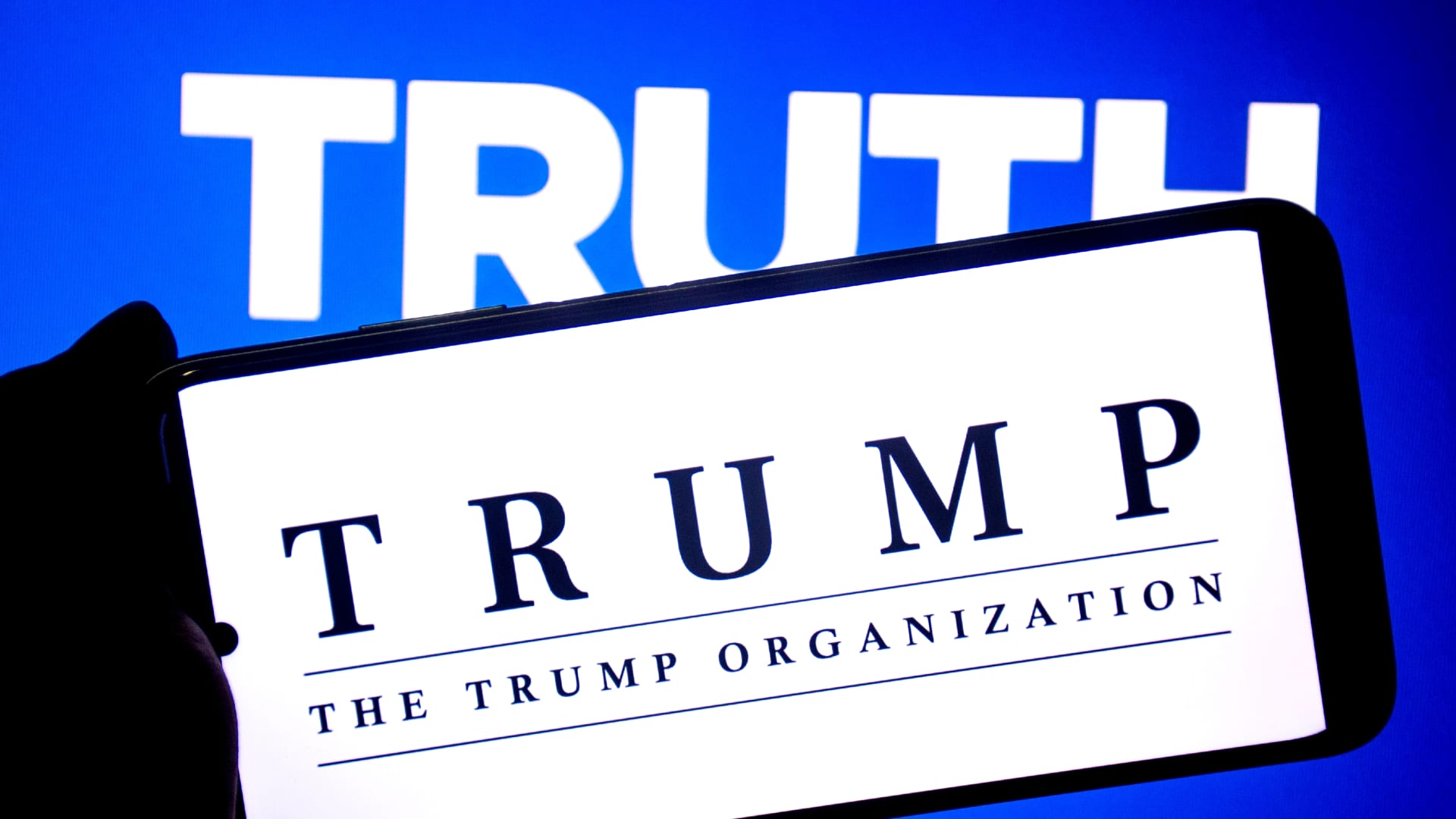 Featured image for Palantir and Trump Media Lead Stock Movements Amid Earnings and Market Shifts