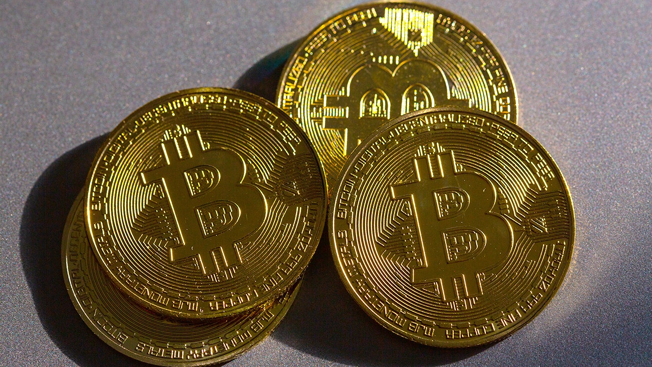 Warren Buffett's Views on Bitcoin, Banks, and Technology