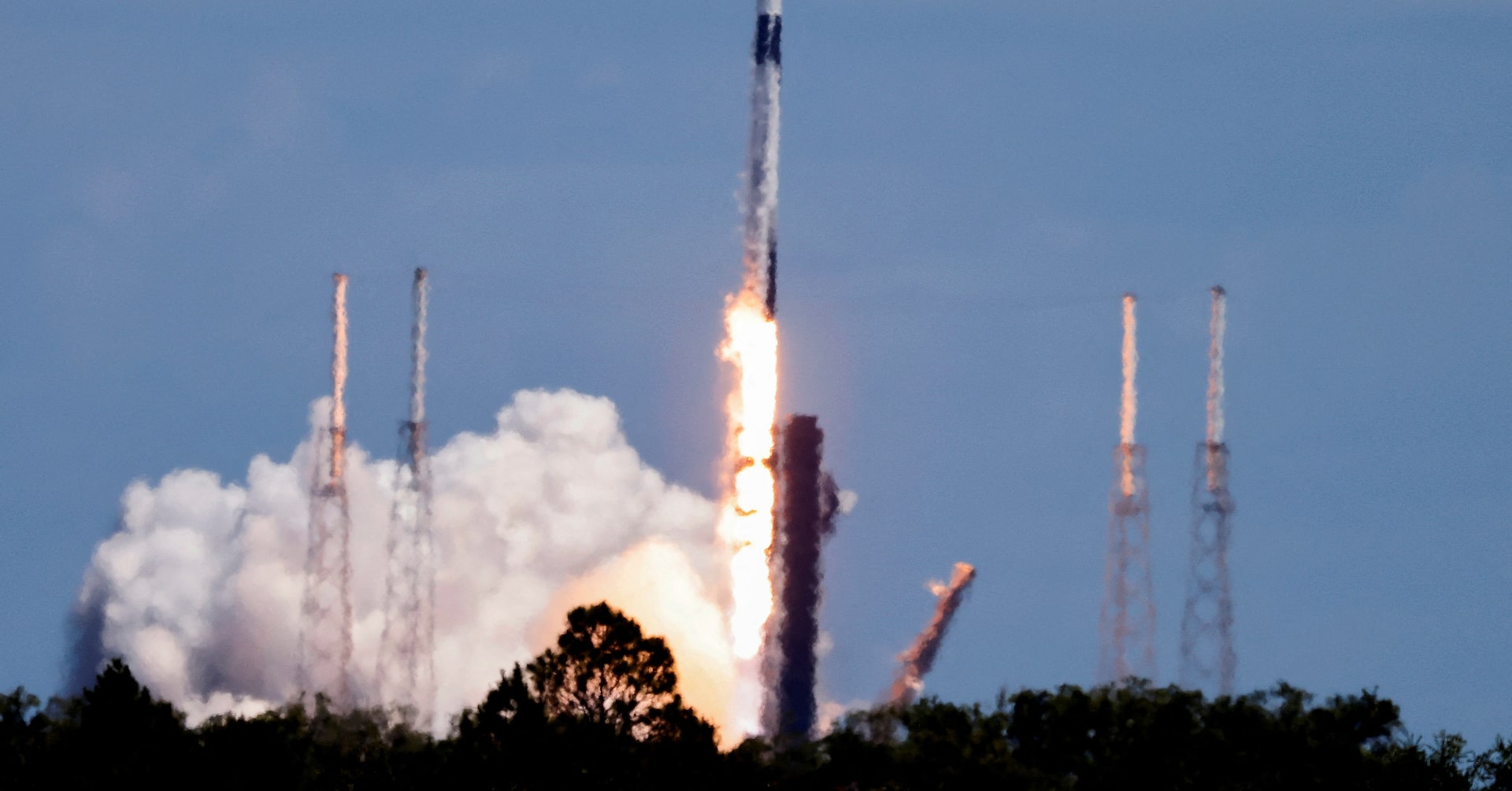 Featured image for SpaceX Begins Deployment of US Spy Satellites