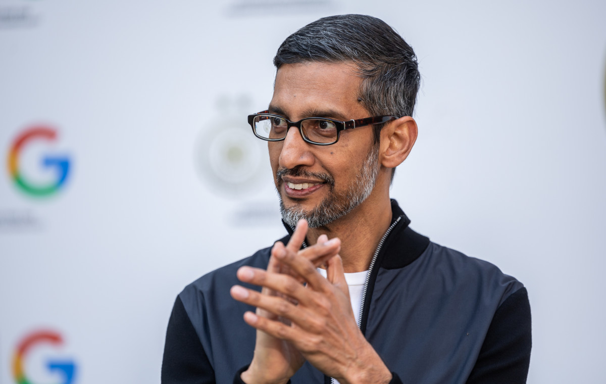 Google's Quantum Chip Revolutionizes Tech and Unveils Multiverse Potential