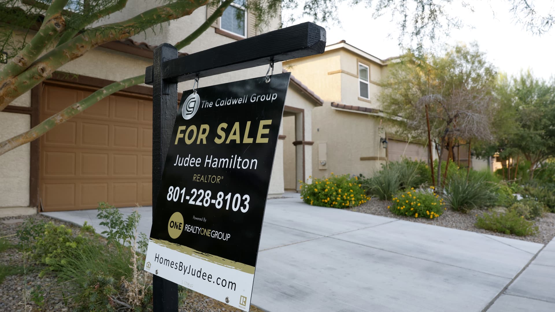 Featured image for September US Home Sales Rise as Mortgage Rates Drop, Prices Remain High