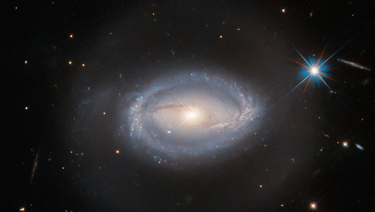 Hubble Spots Unclassifiable Cosmic Object.