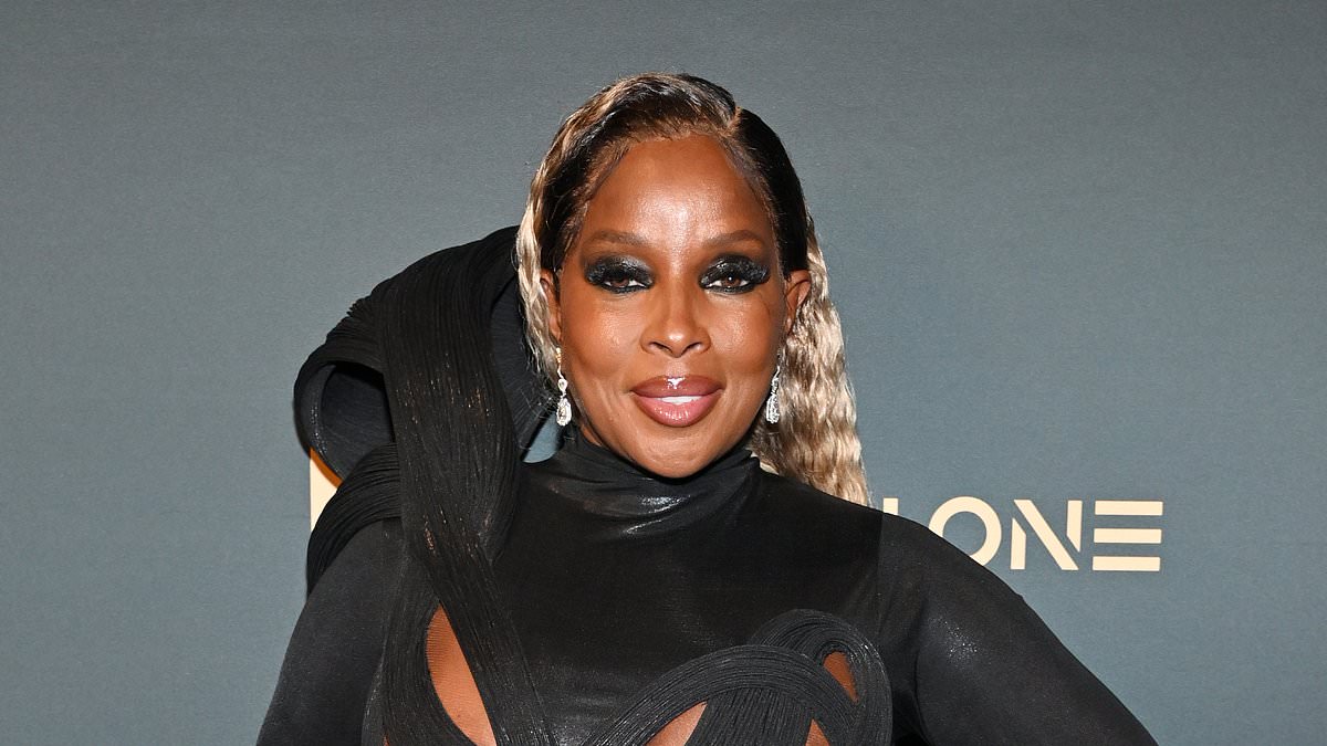 Featured image for Mary J. Blige Rejoins Lovers & Friends Festival Lineup as Headliner