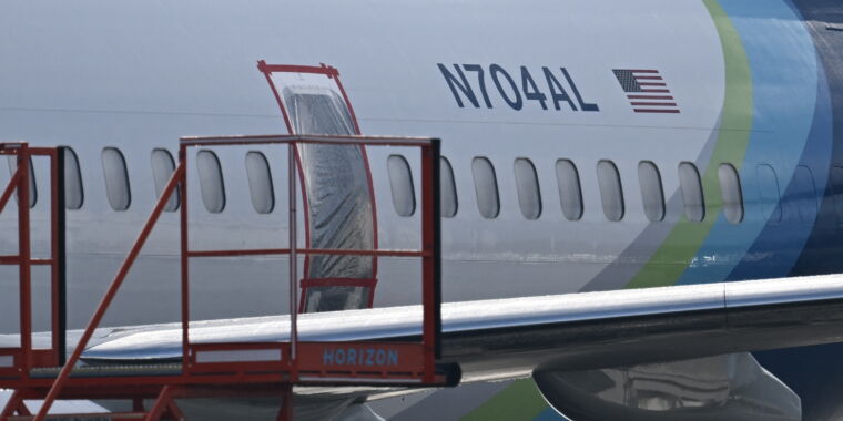"Alaska Airlines Discovers Loose Bolts on Boeing 737 Max 9s, Boeing Issues Quality Check Memo"