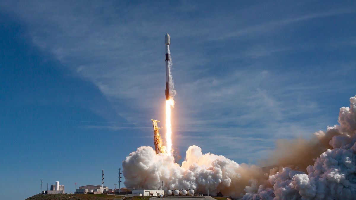 SpaceX Launches 48 Starlink Satellites in California