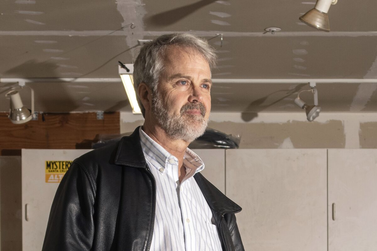 "Former Tesla CEO Criticizes Elon Musk's Delayed Low-Cost EV Plans and Cancelled Compact SUV"