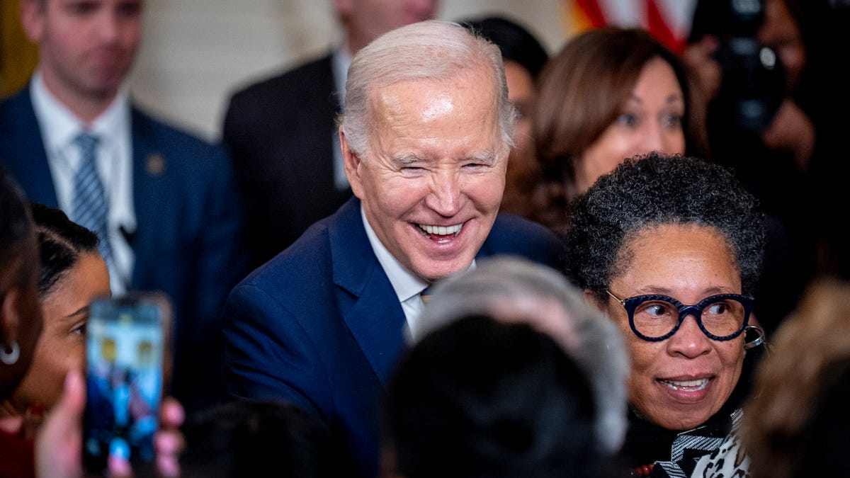 Featured image for "Potential Replacements for Biden on 2024 Democratic Ticket"