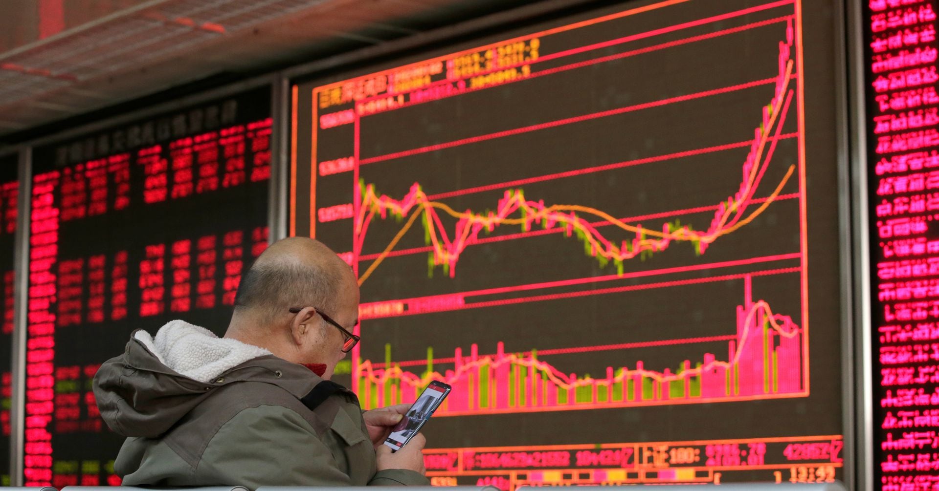 "European Markets Await ECB Rate Decision Amidst Stock Volatility"