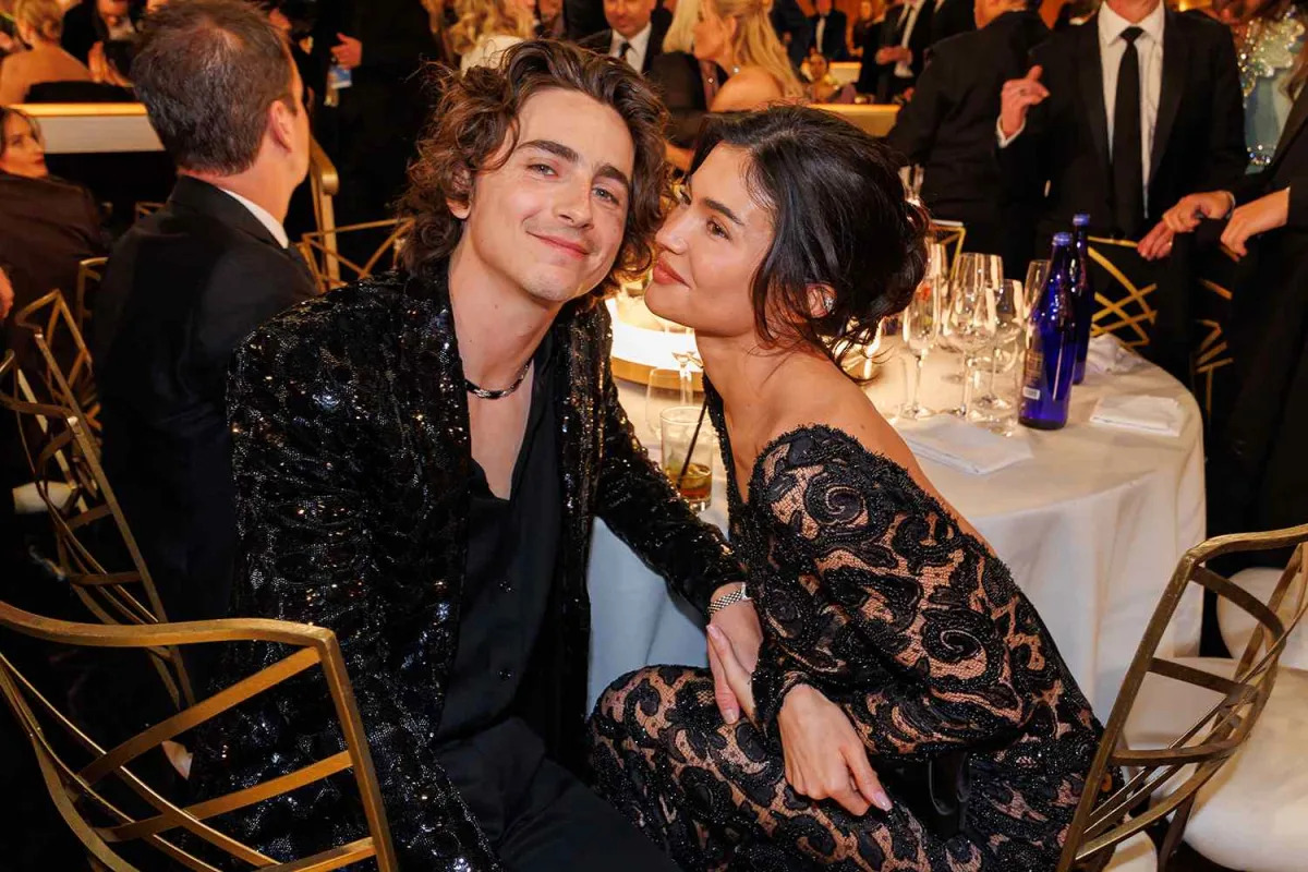 "Kylie Jenner Sets the Record Straight on Her New Look and Relationship with Timothée Chalamet"