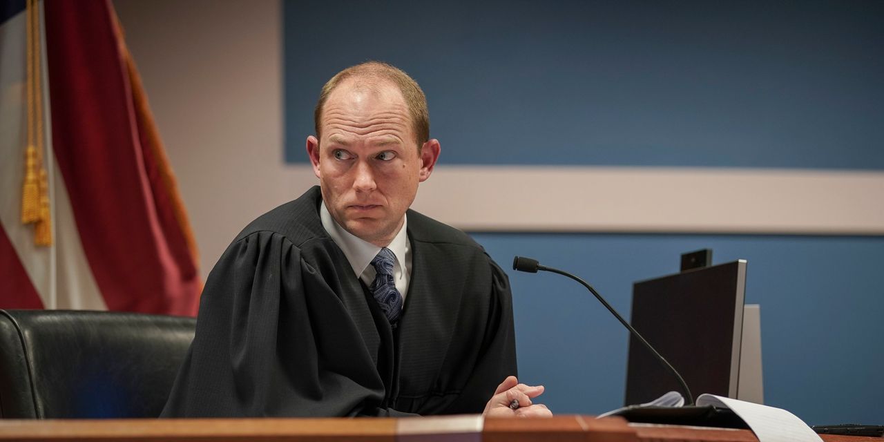 "Georgia Judge Sets February Hearing for Allegations Against Fani Willis in Trump Case"