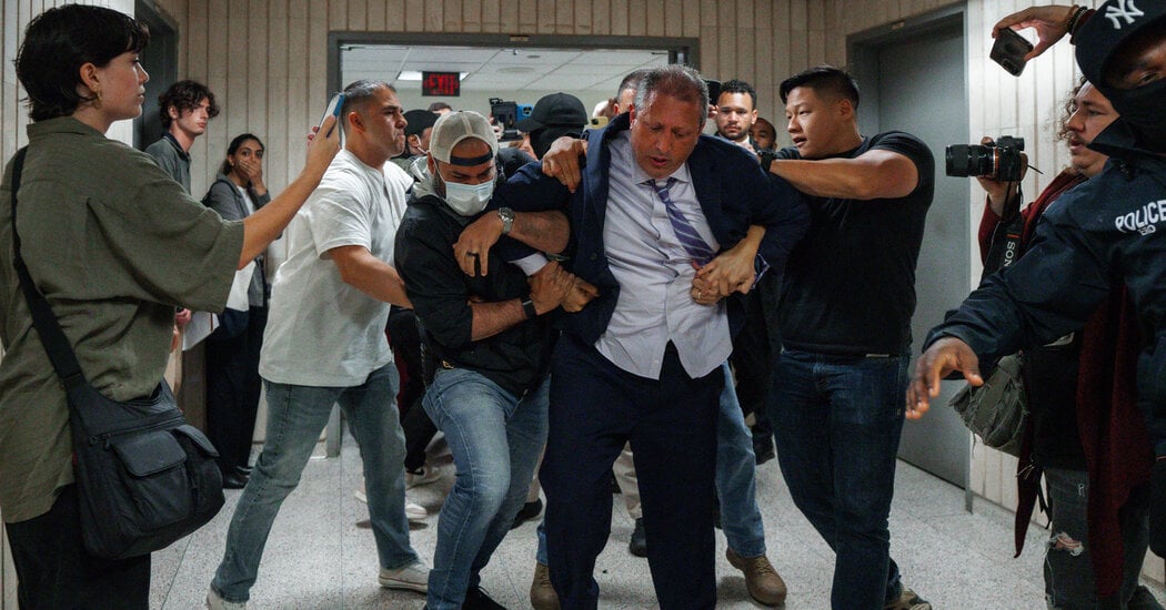 Featured image for NYC Comptroller Brad Lander Arrested by ICE at Immigration Court