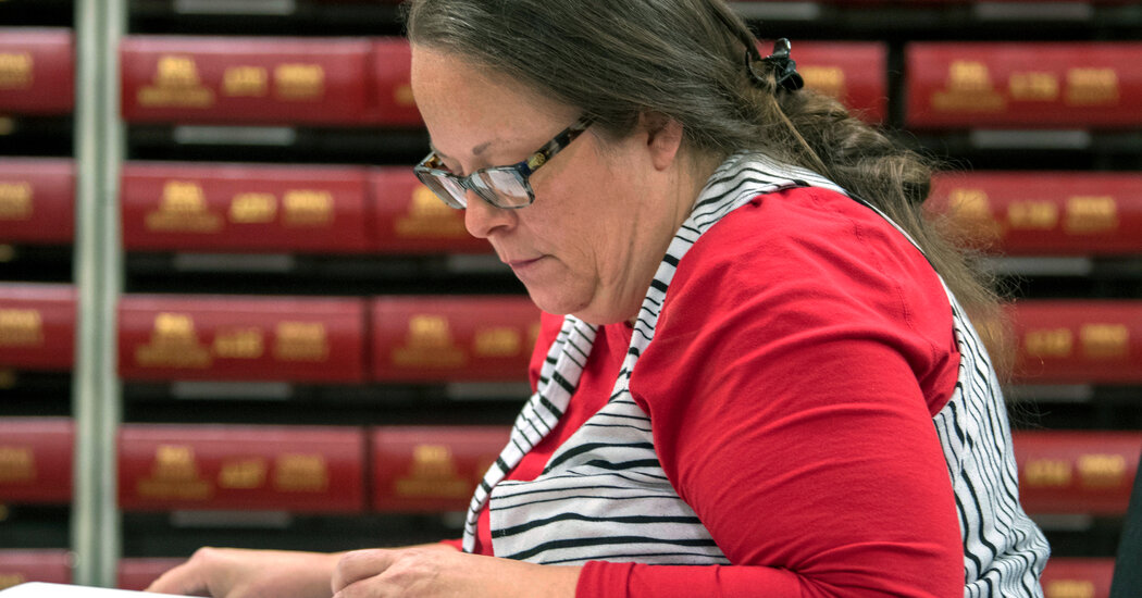 Featured image for "Kim Davis Ordered to Pay $260,000 for Denying Same-Sex Marriage Licenses"