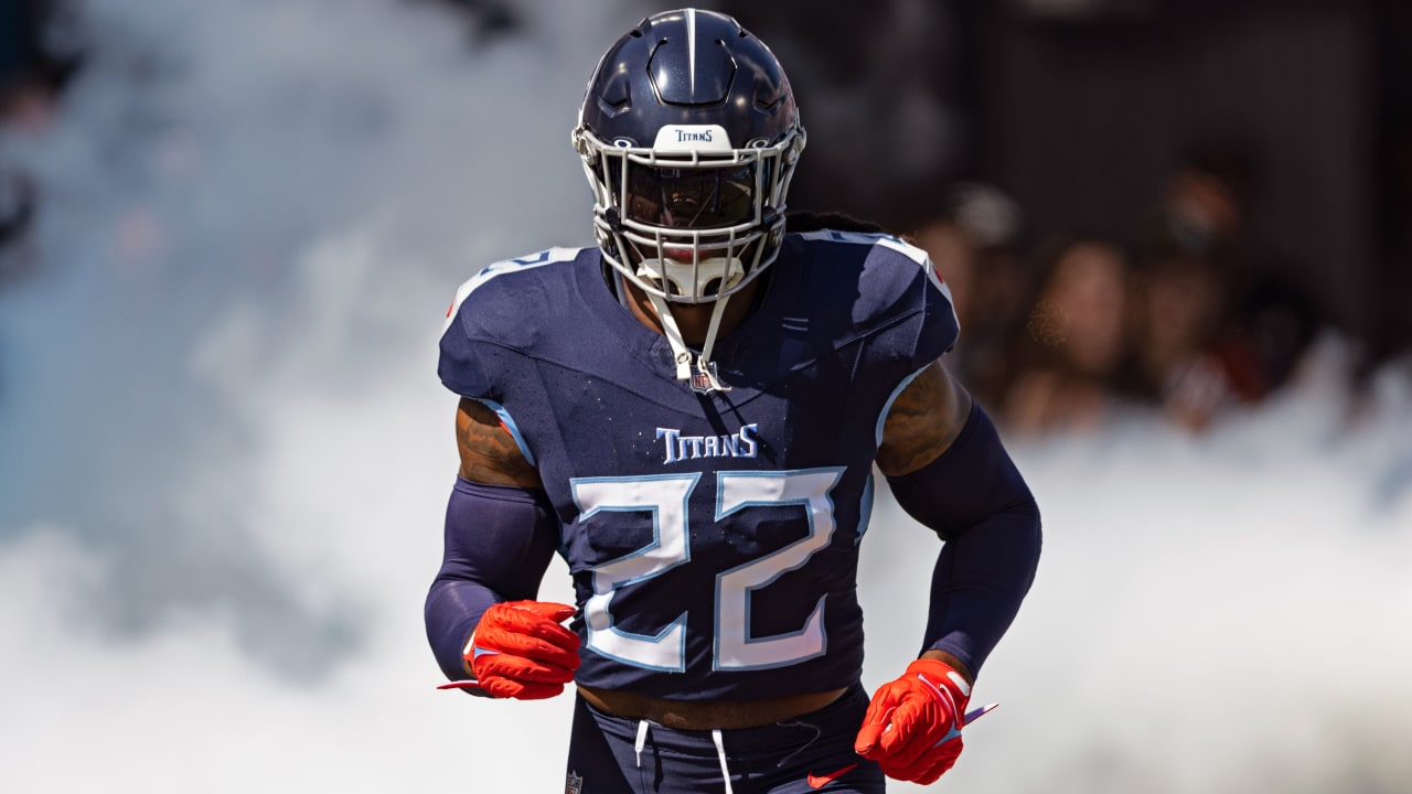 Featured image for "2023 NFL Trade Deadline: Chiefs Eyeing WR, Titans Contemplating Derrick Henry Deal"