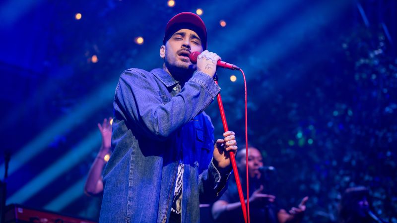 Featured image for Zayn Malik's Heartfelt Tribute to Liam Payne Marks Stage Return