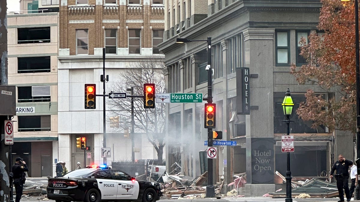 "Massive Gas Explosion Injures 21 at Historic Fort Worth Hotel"