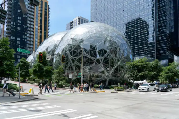 Featured image for Amazon mandates employee relocations to key hubs amid growing concerns