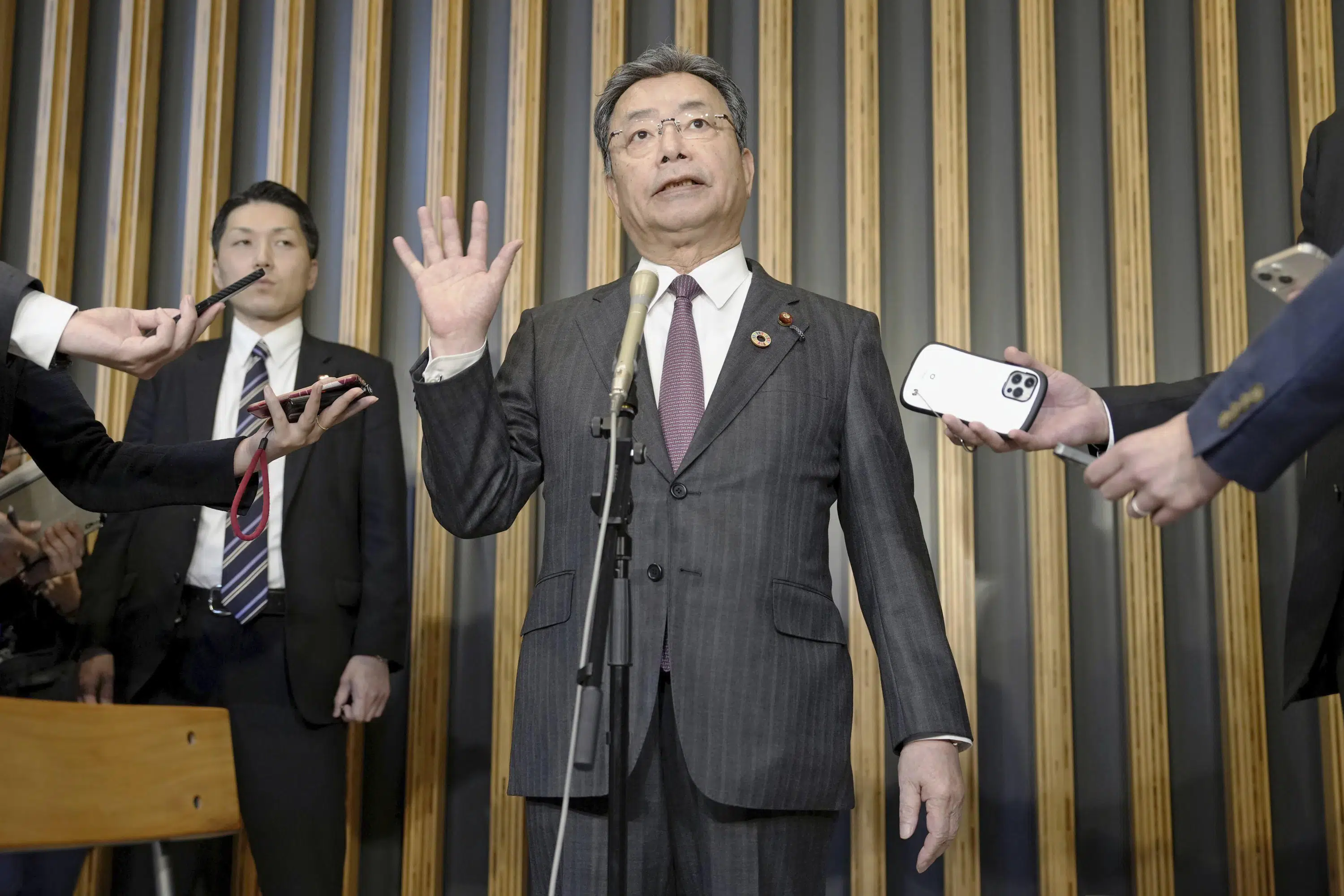 Safety chief's indifference after Kishida attack