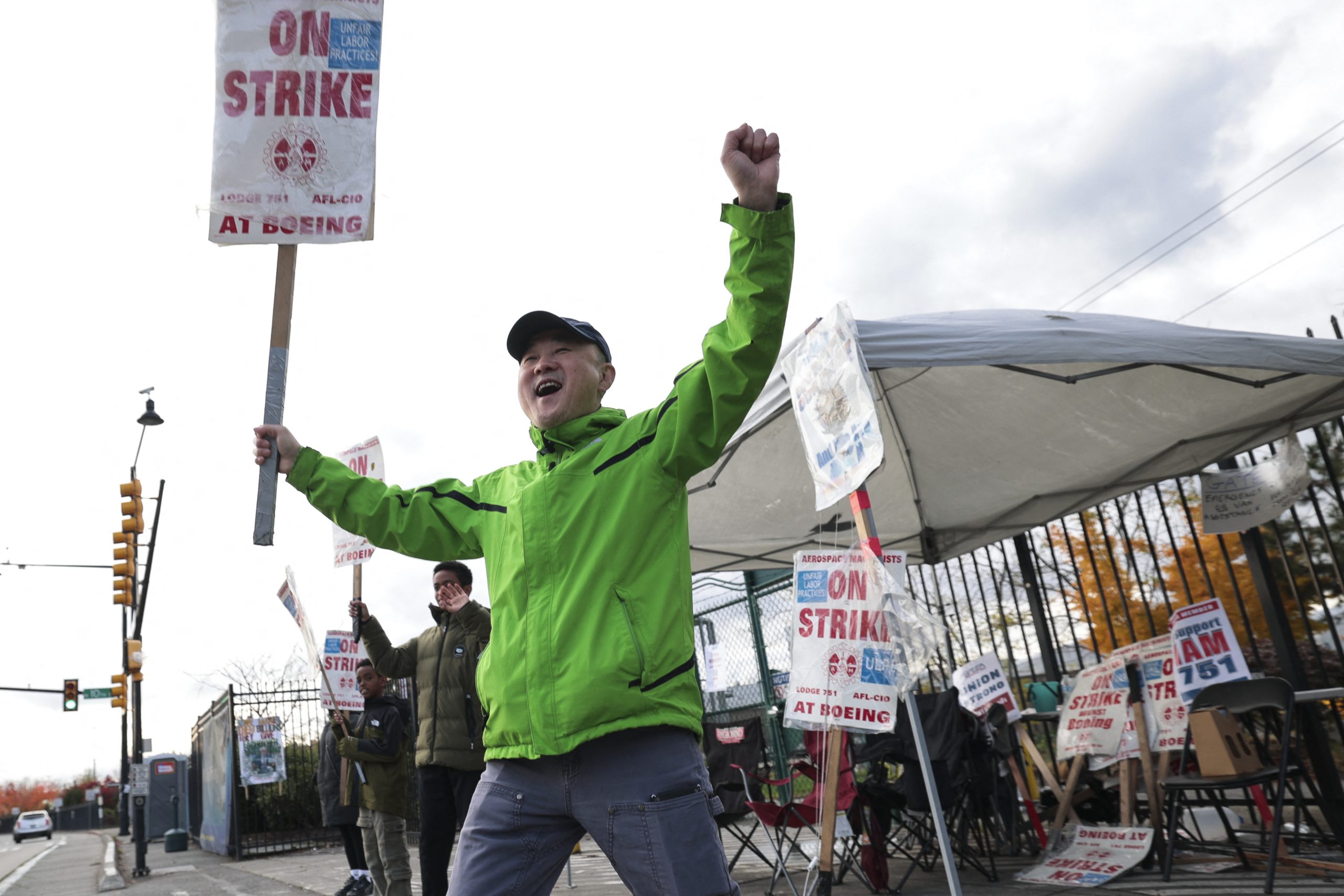 Featured image for Boeing Workers Secure Major Wage Hike, End Strike