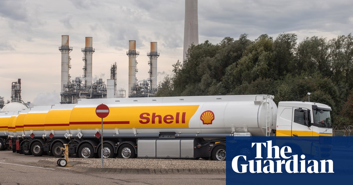 Shell prioritizes profits and boosts dividend while maintaining oil production.