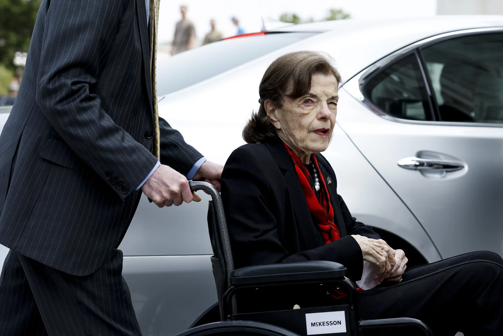 The Dilemma of Dianne Feinstein: Calls for Resignation and Praise for Energy Amid Health Concerns