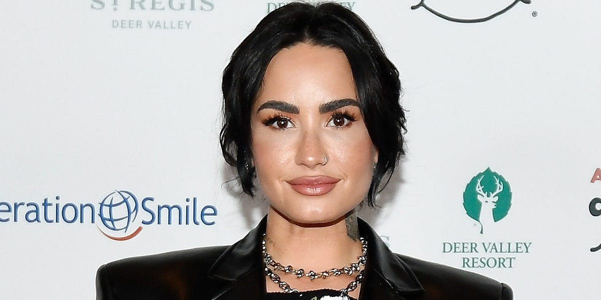Featured image for Demi Lovato Finds Using They/Them Pronouns Exhausting, Re-Adopts She/Her Pronouns.