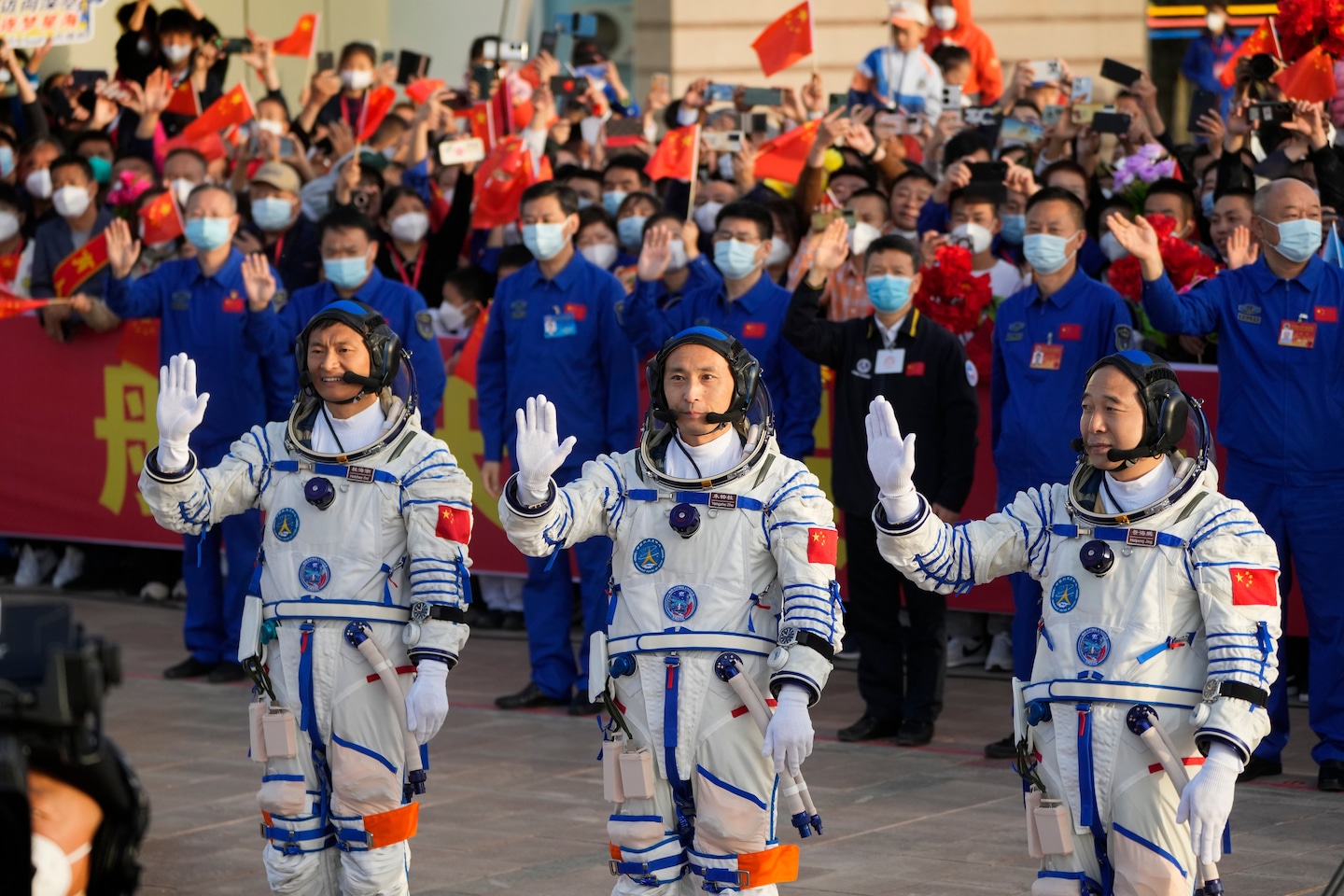 China Aims to Land Astronauts on Moon by 2030.