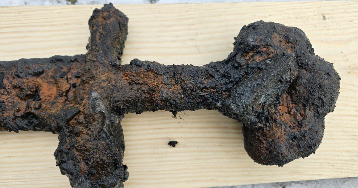 Featured image for "Rare Viking Sword with Mysterious Inscription Unearthed in Polish River"