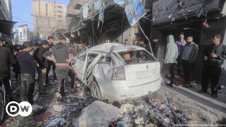 "IDF Launches Airstrikes on Khan Younis in Southern Gaza Amid Israel-Hamas Conflict"